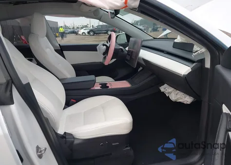 2021 Tesla Model Y Long Range Dual Motor All-Wheel Drive z USA, uszkodzony, nr VIN 5YJYGDEE8MF140248